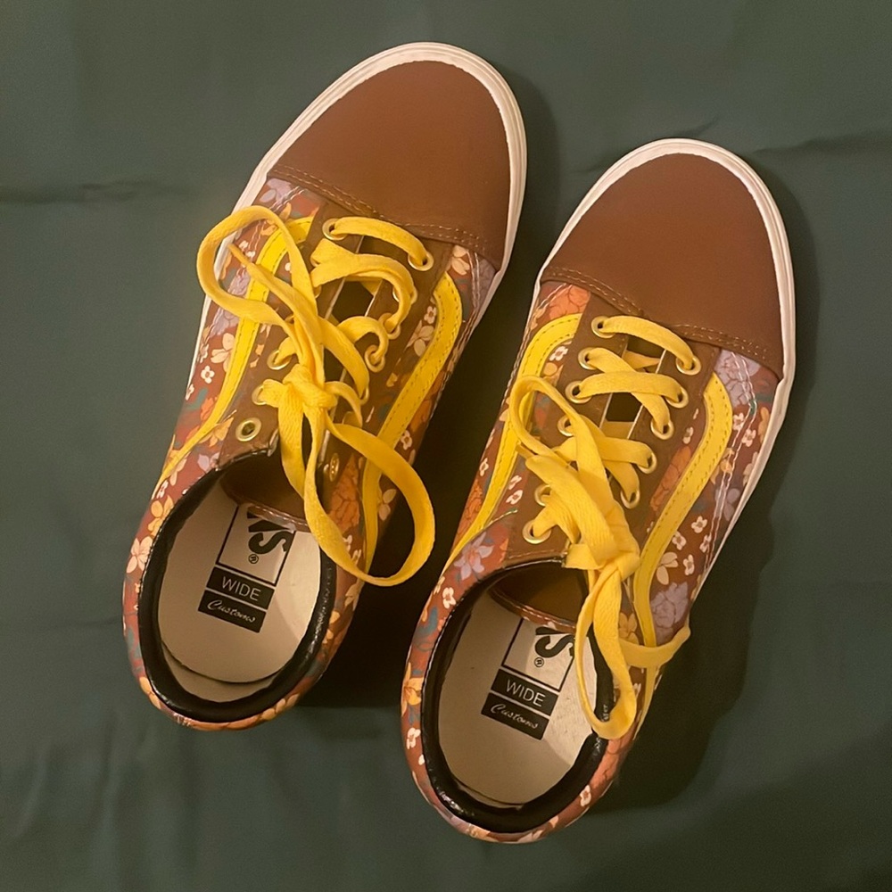 New Vans Customs Brown Yellow Floral Size 9.5W